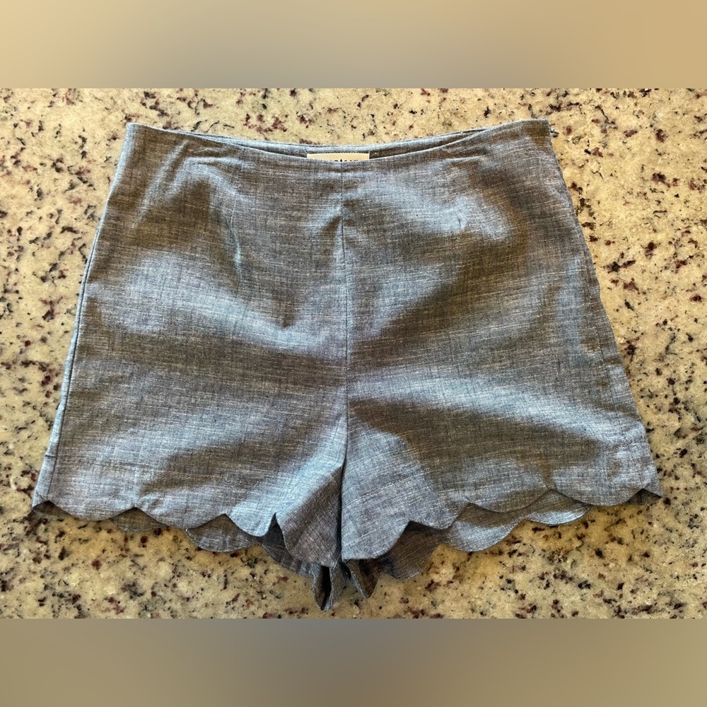 New cotton blue chambray scalloped hem shorts size M